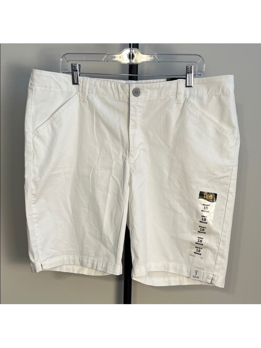 NWT Lee White Flat Front Chino Shorts Mid Rise 9” Inseam Plus 18